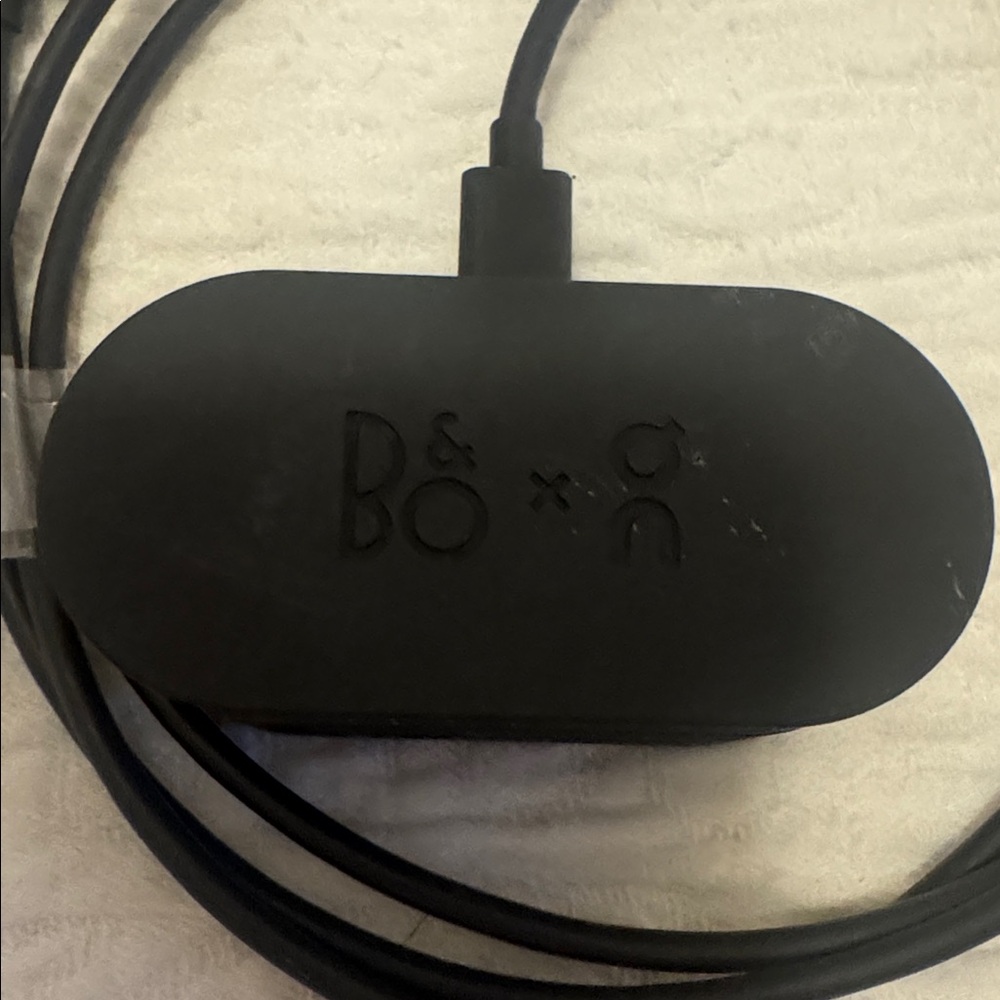 On x Bang & Olufsen Headphones - Picture 2 of 4